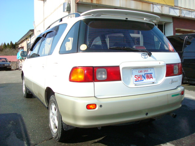 Toyota Ipsum 1998 photo - 3