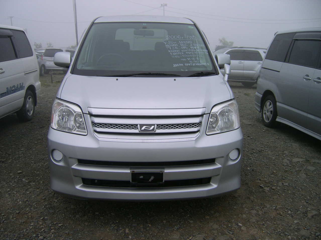 Toyota noah 2006 photo - 1