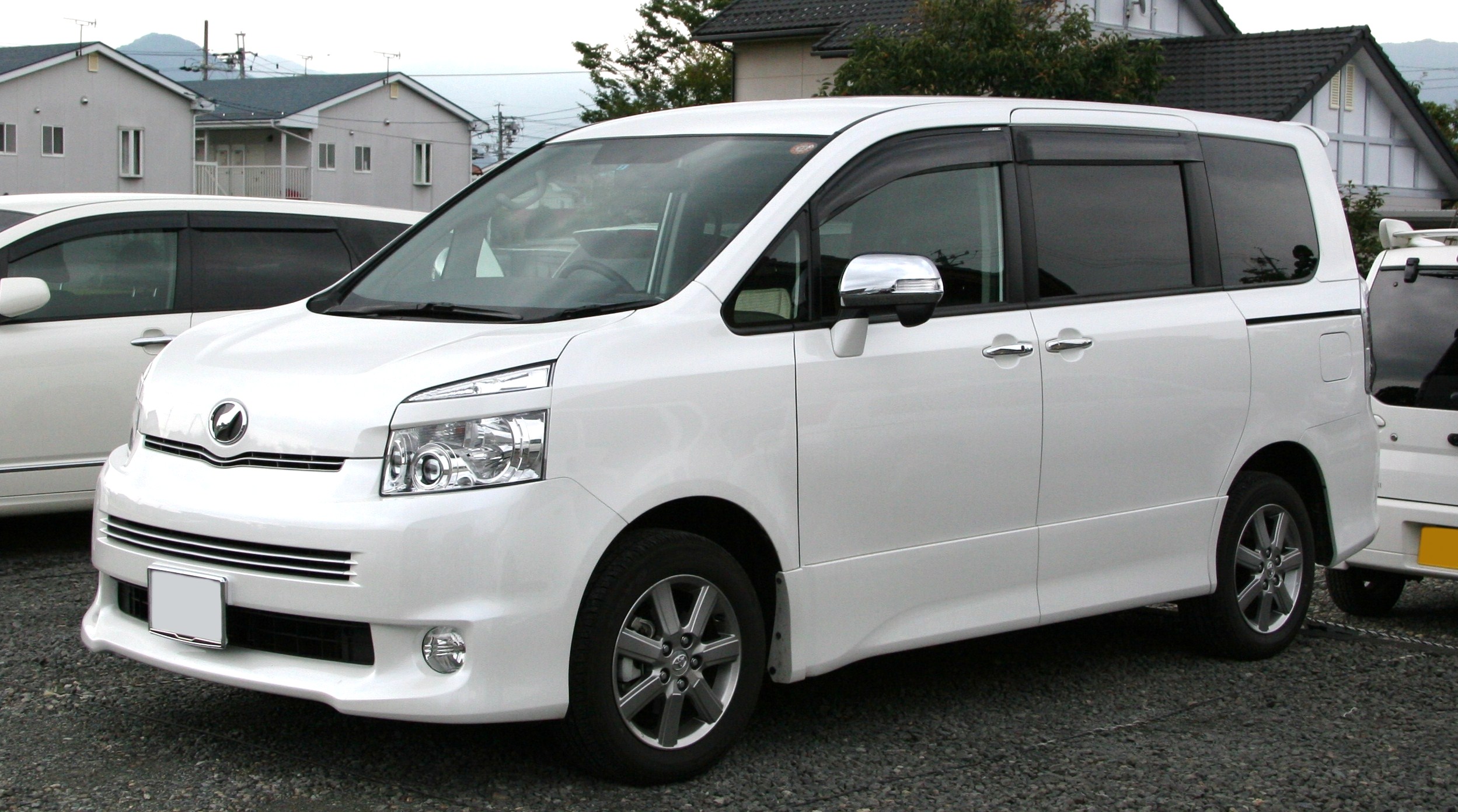 Toyota Noah 2011 photo - 5