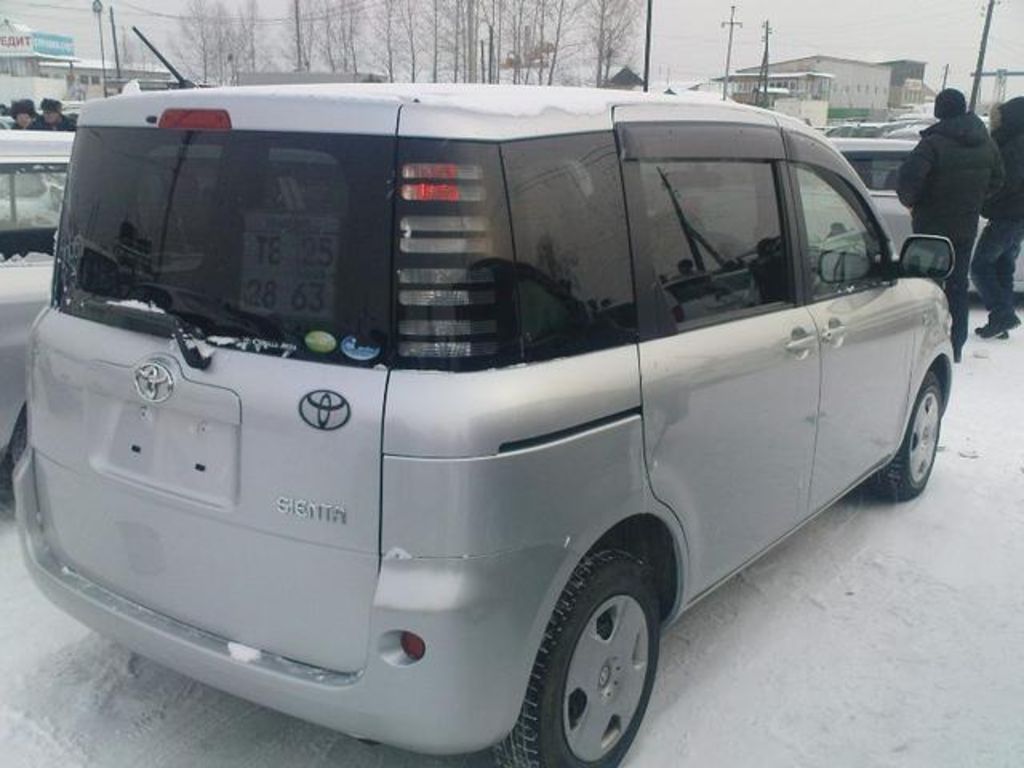 Toyota sienta 2005 photo - 3