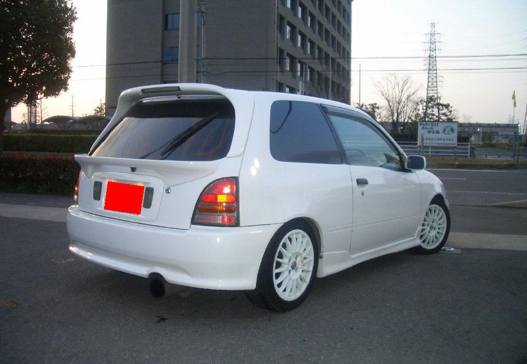 Toyota Starlet 1999 photo - 2
