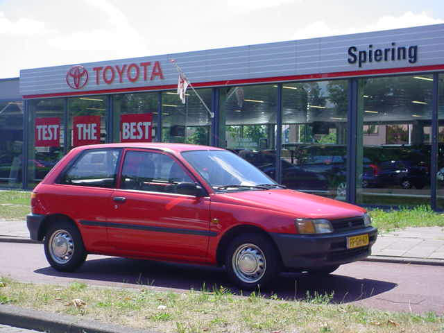 Toyota starlet 2004 photo - 2