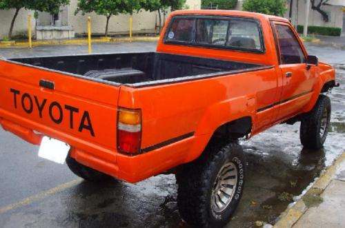Toyota Tacoma 1985 photo - 3