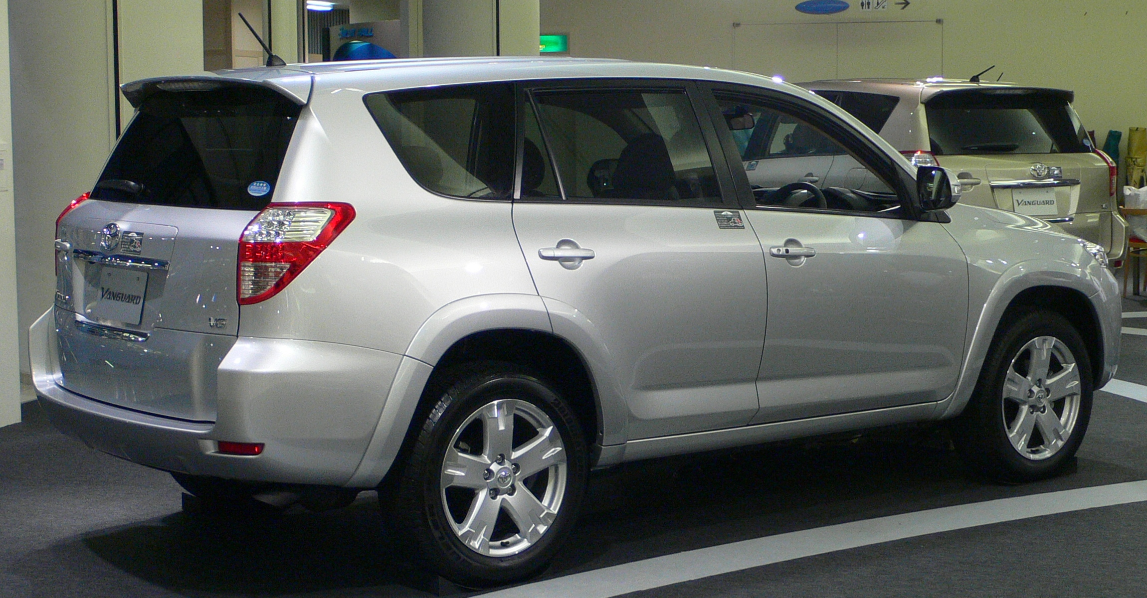 Toyota Vanguard 2013 photo - 1