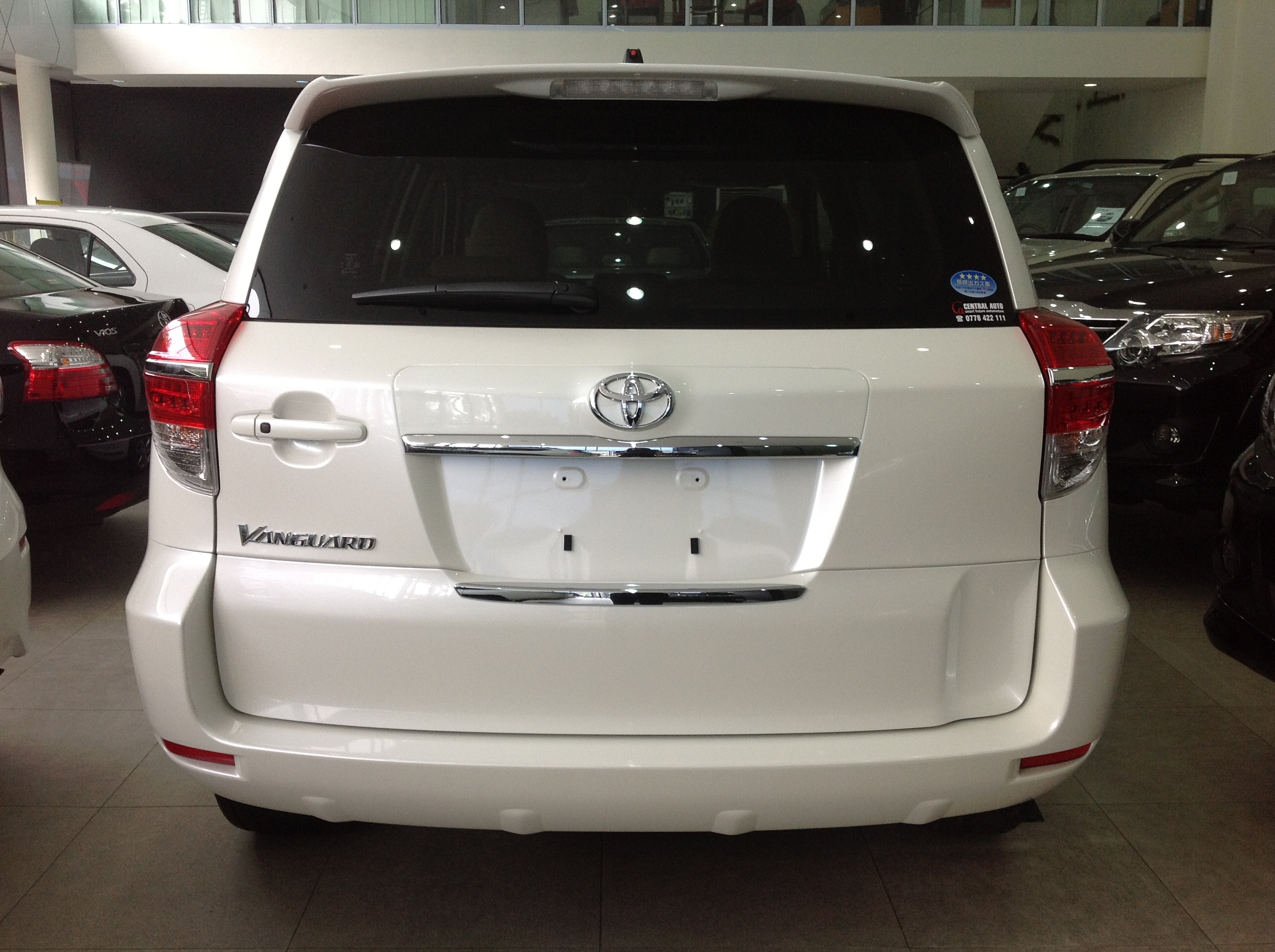 Toyota Vanguard 2013 photo - 2