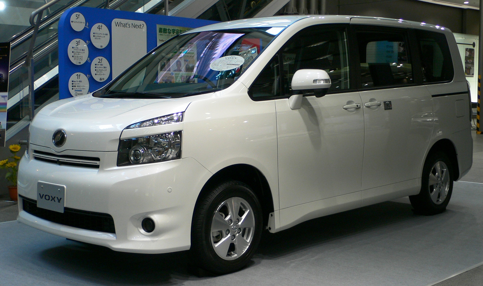 Toyota Voxy 2007 photo - 3