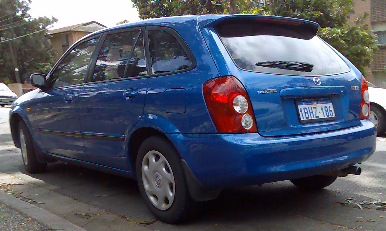 Mazda 323f 2002 photo - 3