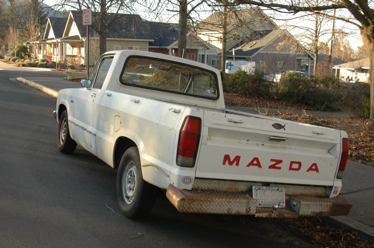 Mazda B2000 1982 photo - 2