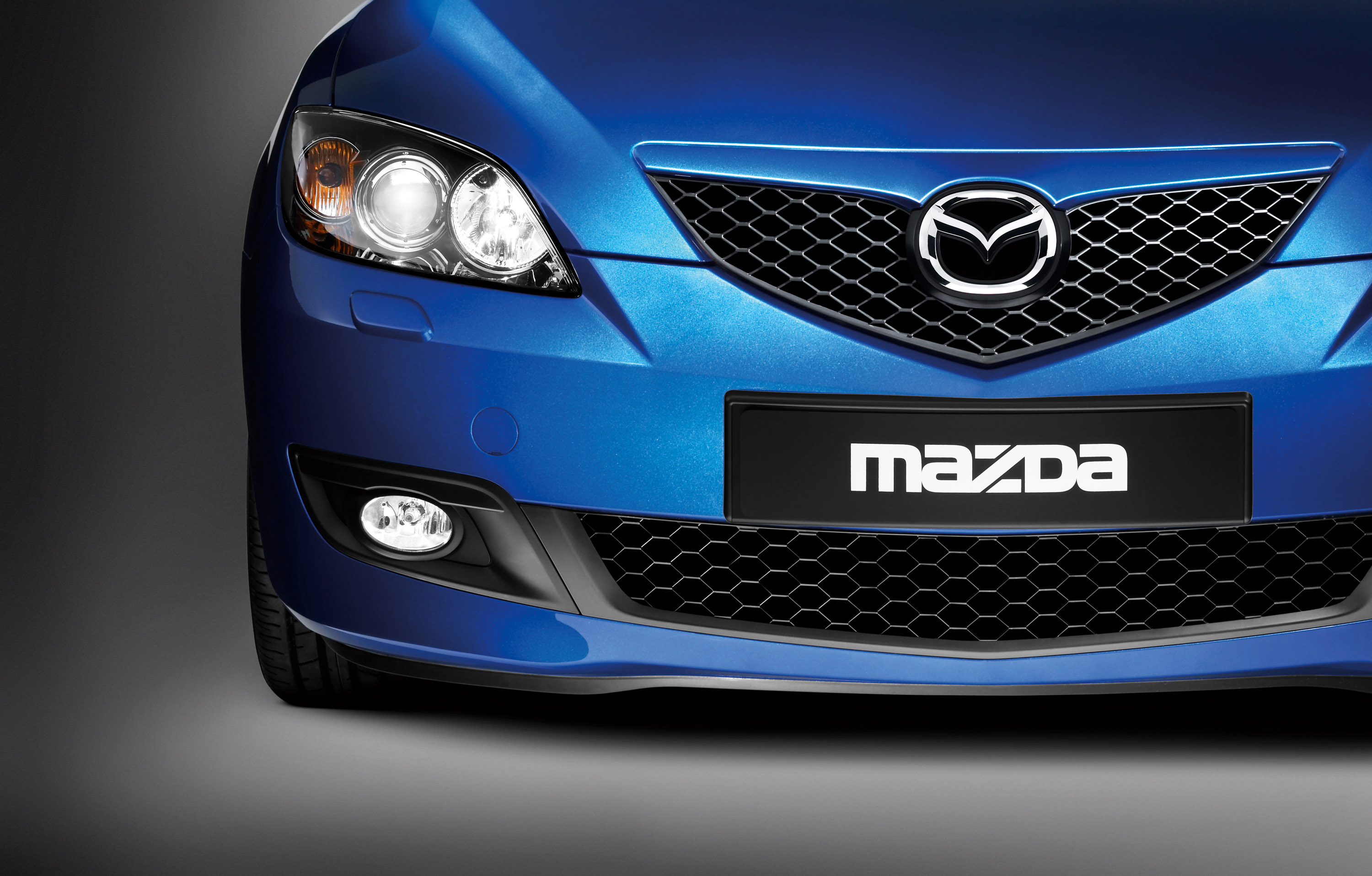Mazda Biante 2010 photo - 3